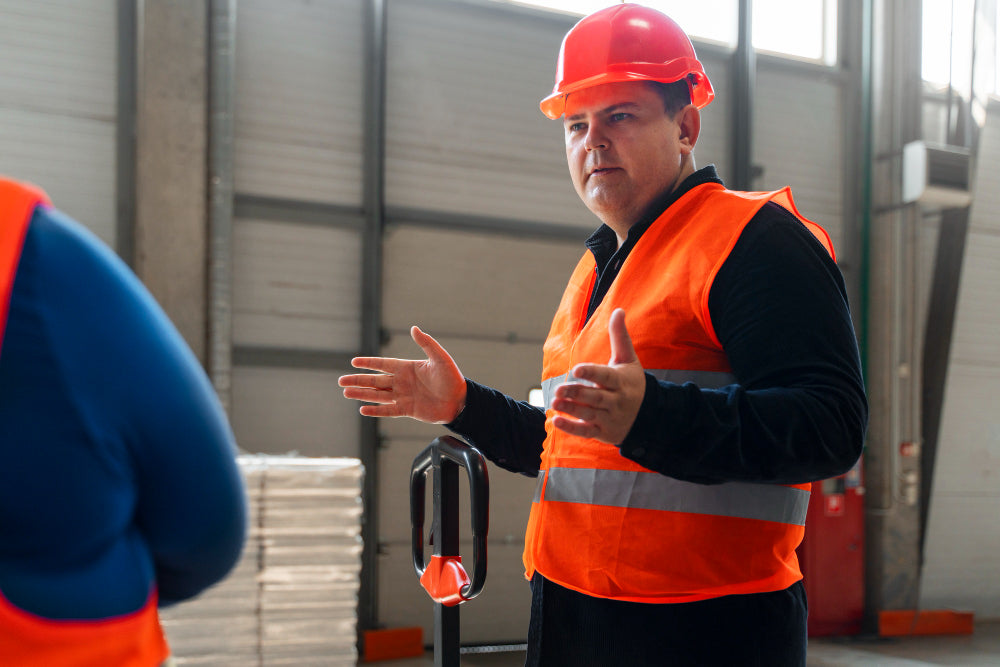 Choosing the Right Safety Vest and Reflective Jacket for Industrial Worksites in UAE